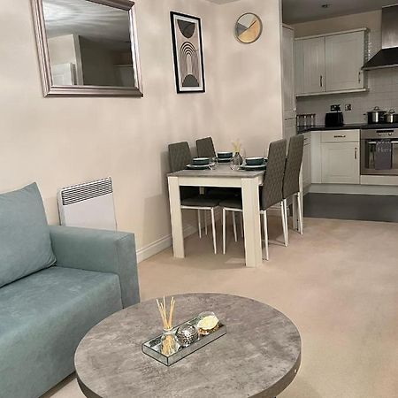 Stylish Luxe Apartment Харлоу Экстерьер фото