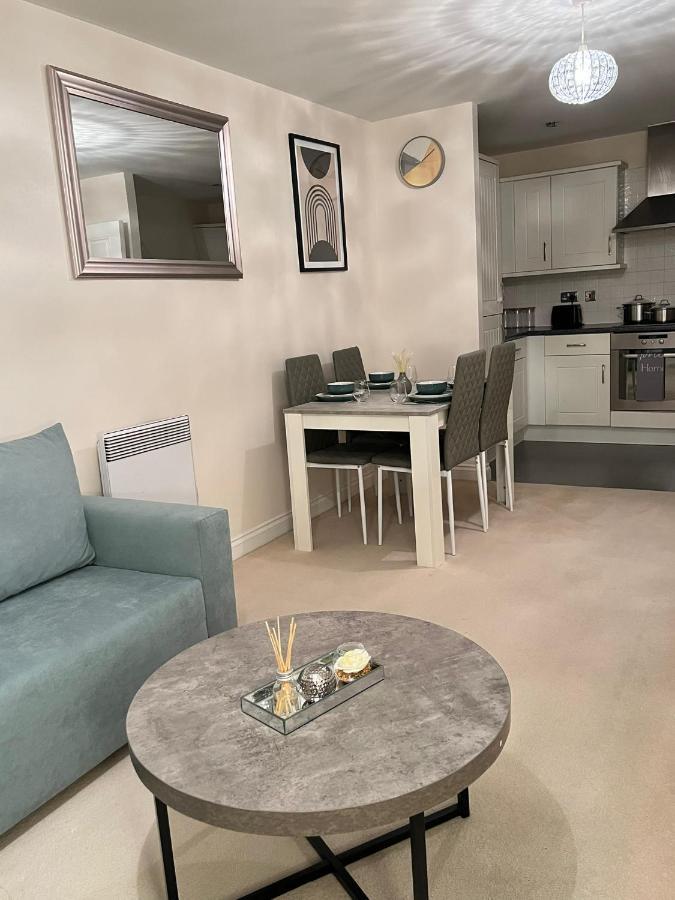 Stylish Luxe Apartment Харлоу Экстерьер фото