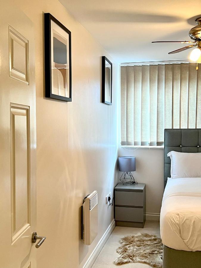 Stylish Luxe Apartment Харлоу Экстерьер фото