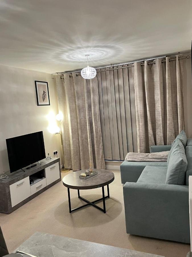 Stylish Luxe Apartment Харлоу Экстерьер фото