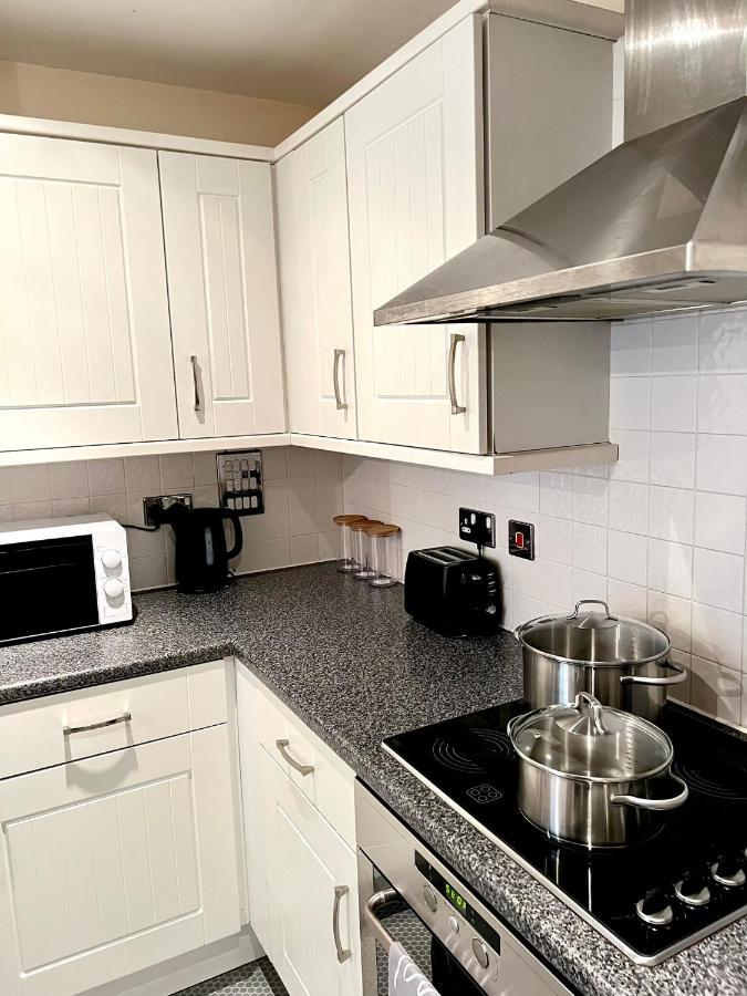 Stylish Luxe Apartment Харлоу Экстерьер фото