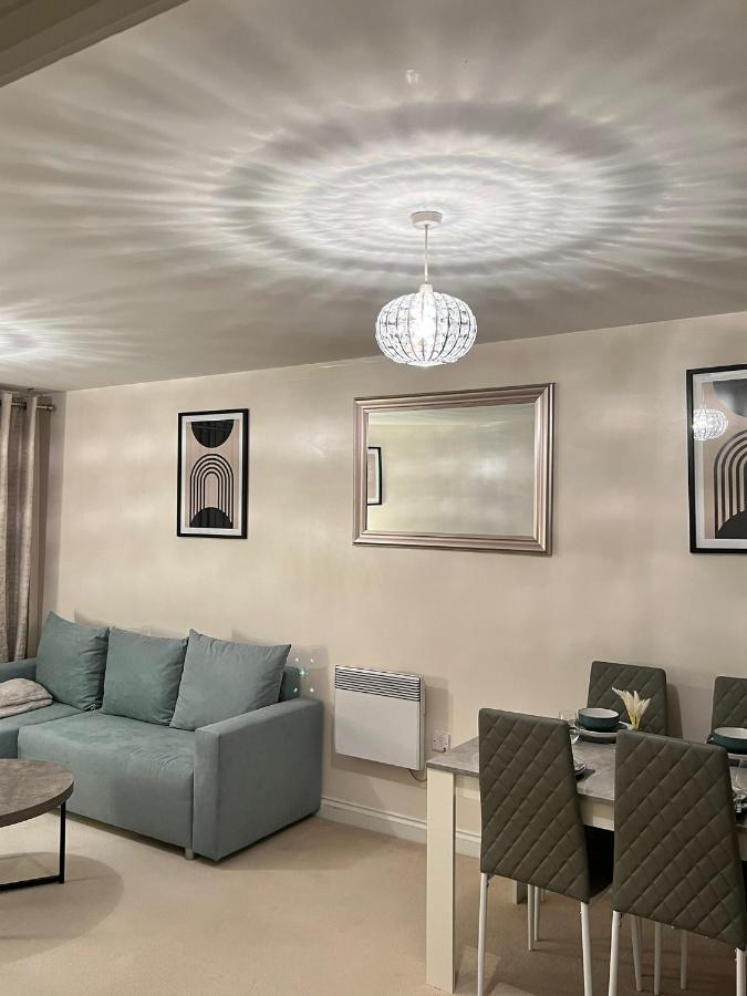 Stylish Luxe Apartment Харлоу Экстерьер фото